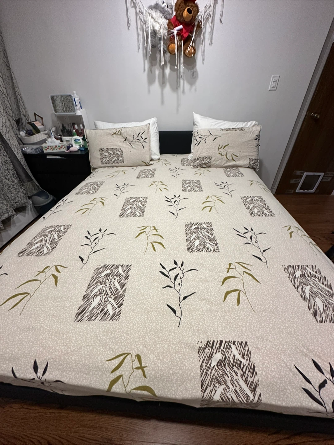 🛏️ IKEA Queen Bed Frame – Almost New
