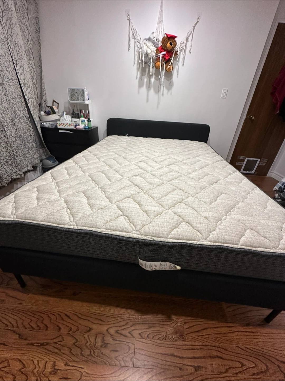🛏️ IKEA Queen Bed Frame – Almost New - photo 2