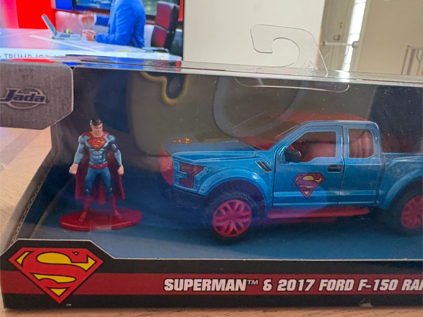 Superman 6 2017 Ford F-150 Raptor Die-Cast Truck with Figure - photo 2