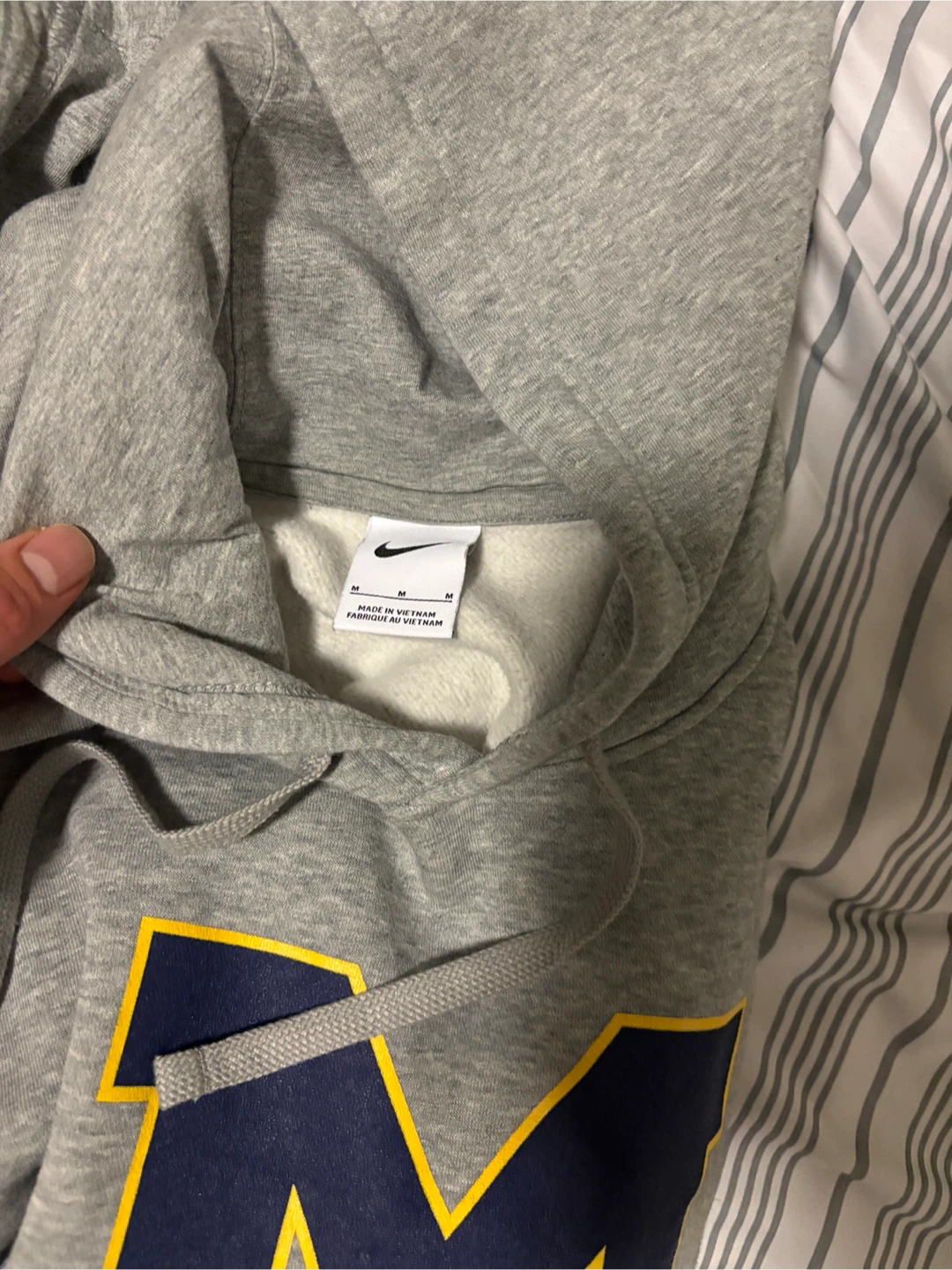 Nike Michigan Wolverines Grey Pullover Hoodie Sweatshirt Size M - photo 4