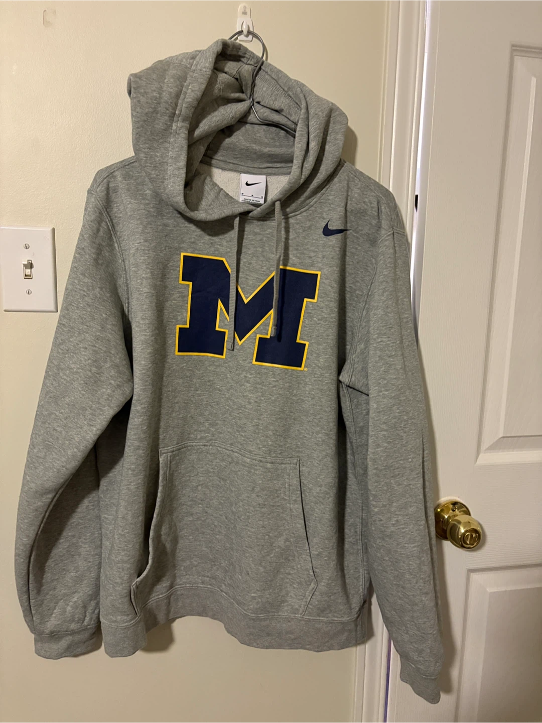 Nike Michigan Wolverines Grey Pullover Hoodie Sweatshirt Size M