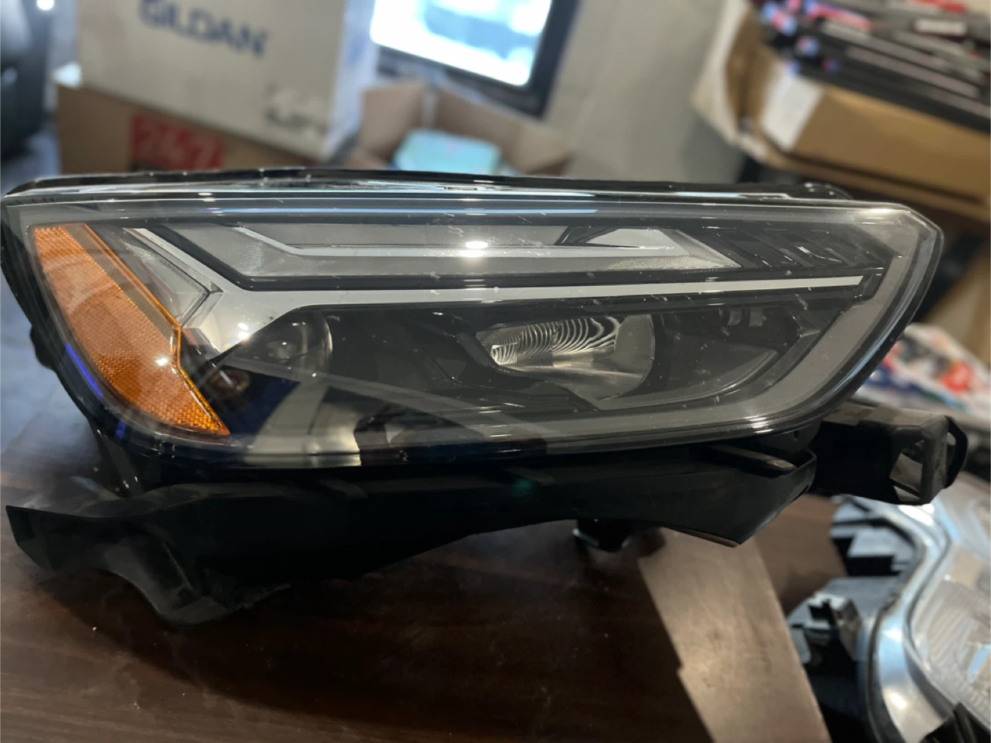 2021 Audi Q-5 Right headlight 80A941034H
