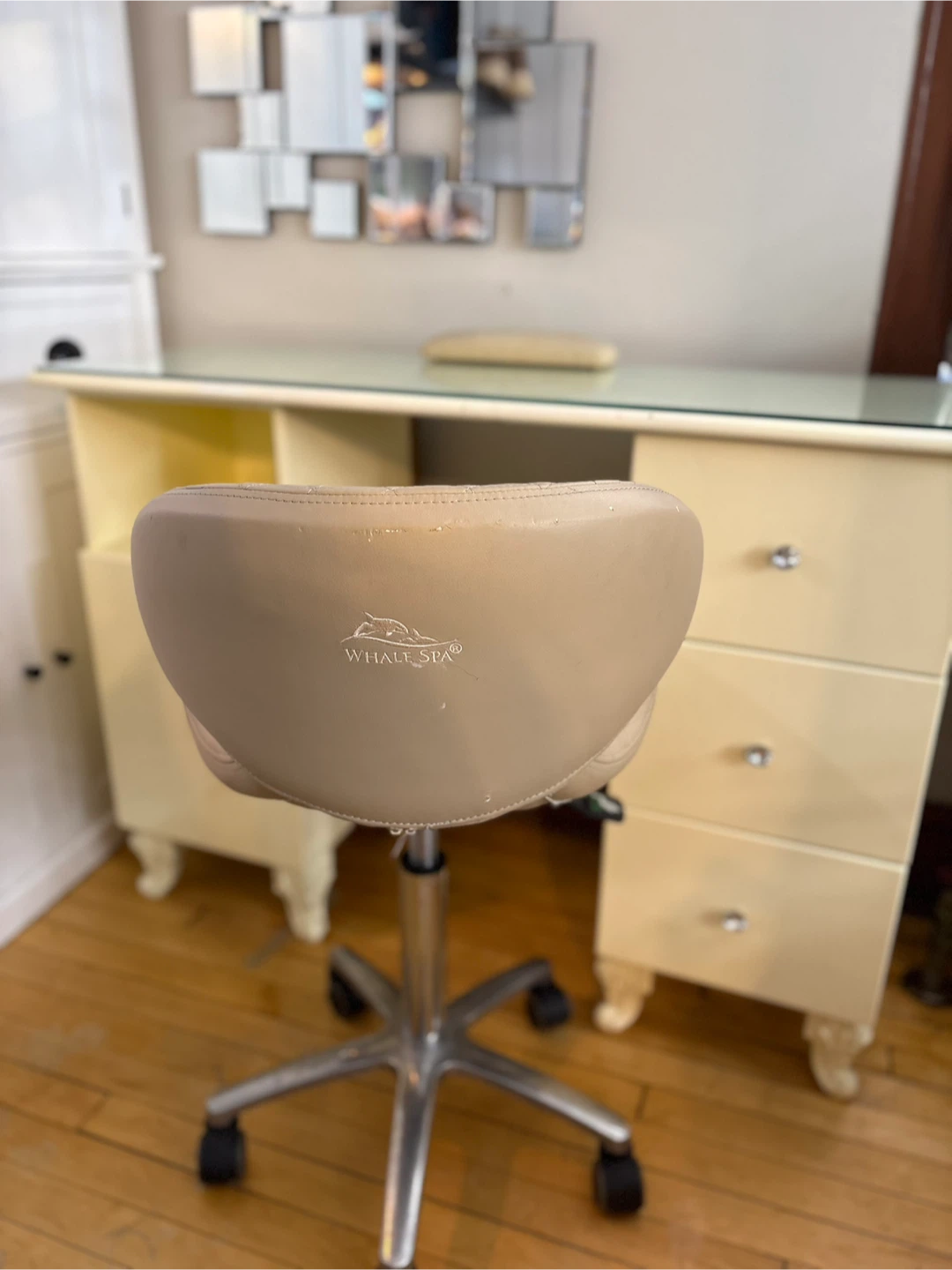 Nail Desk with Rolling Chair - photo 2