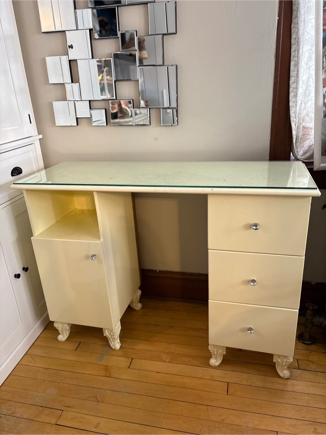 Nail Desk with Rolling Chair - photo 4