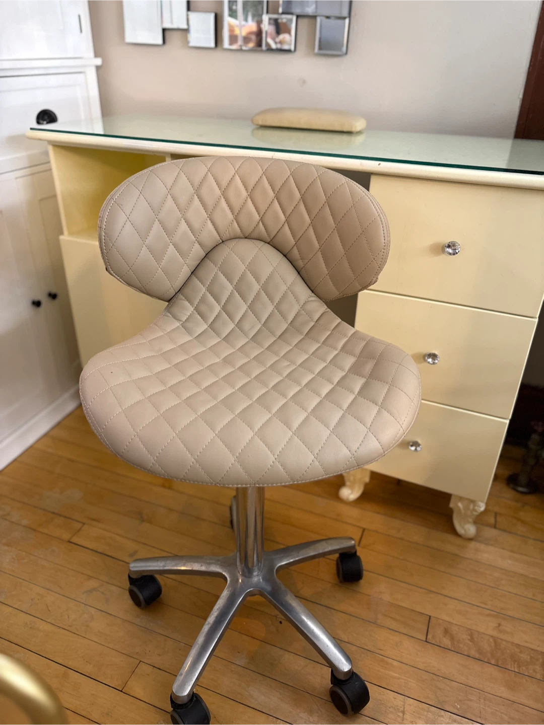 Nail Desk with Rolling Chair - photo 3
