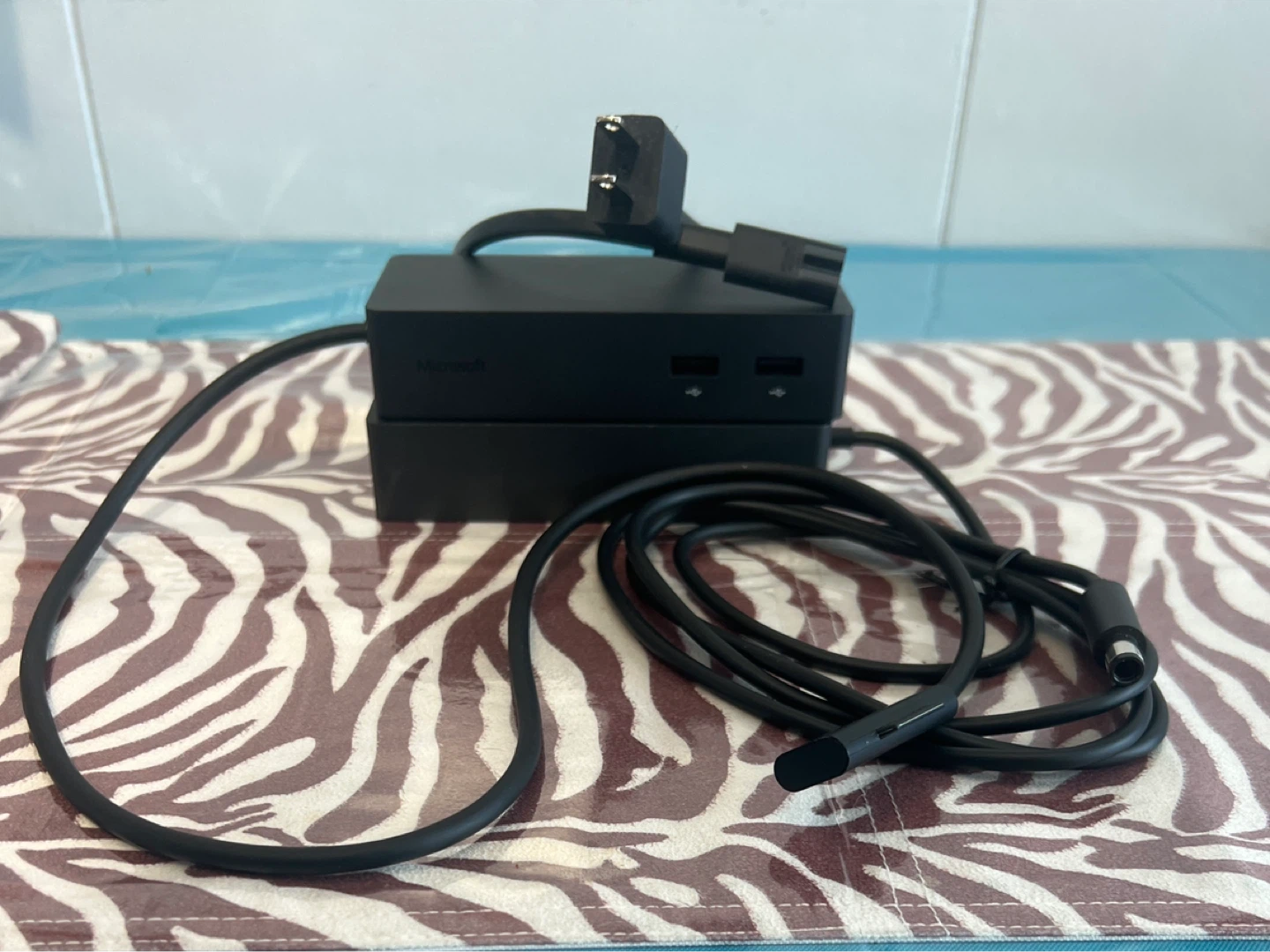 Microsoft Surface Dock + 90W Adapter