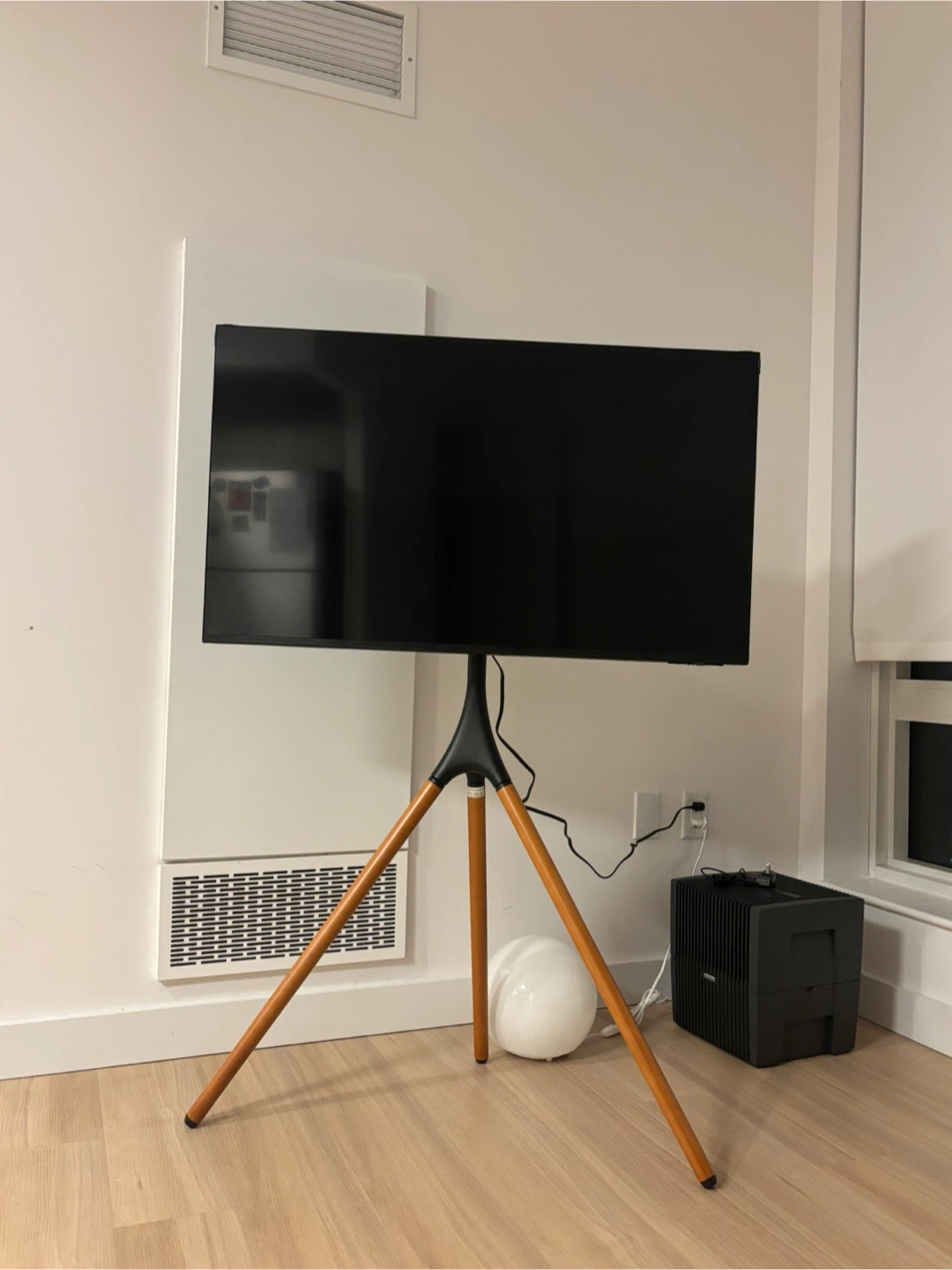 Tv stand (tv size 43-65)
