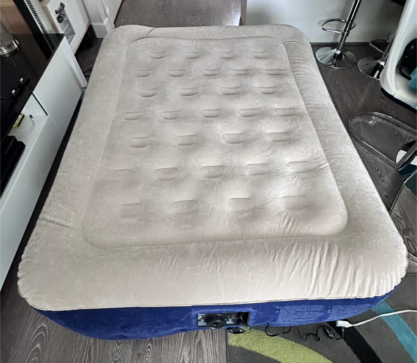 INTEX Double Sized Air Mattress with Built-in Pump - photo 3