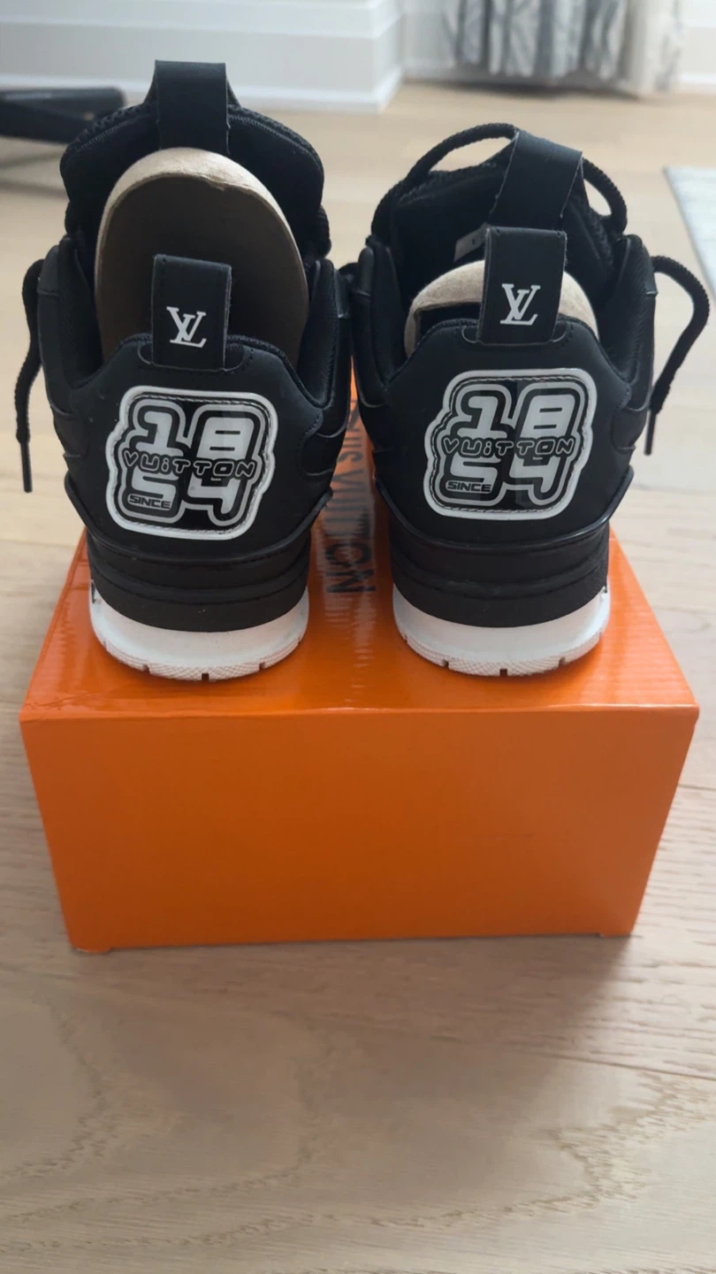 Louis Vuitton LV trainers black and white - photo 4