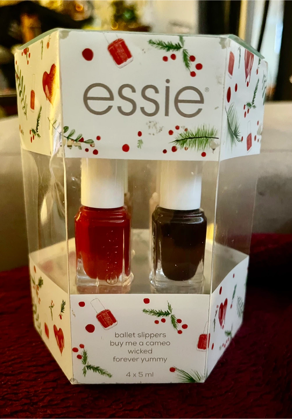 Essie 4-Piece Nail Polish Gift Set