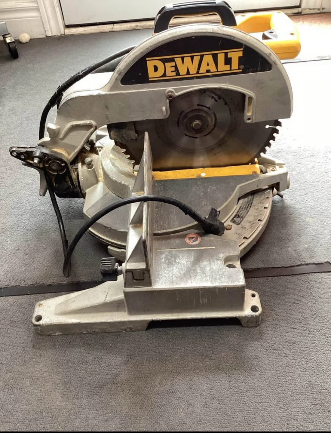 DeWALT DW705 Compound Mitre Saw