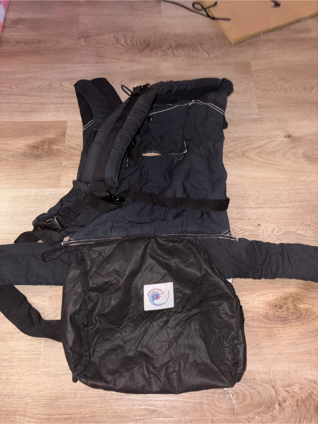 Ergobaby Baby Carrier - photo 2