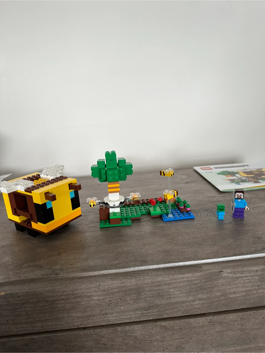 LEGO 21241 Minecraft The Bee Cottage