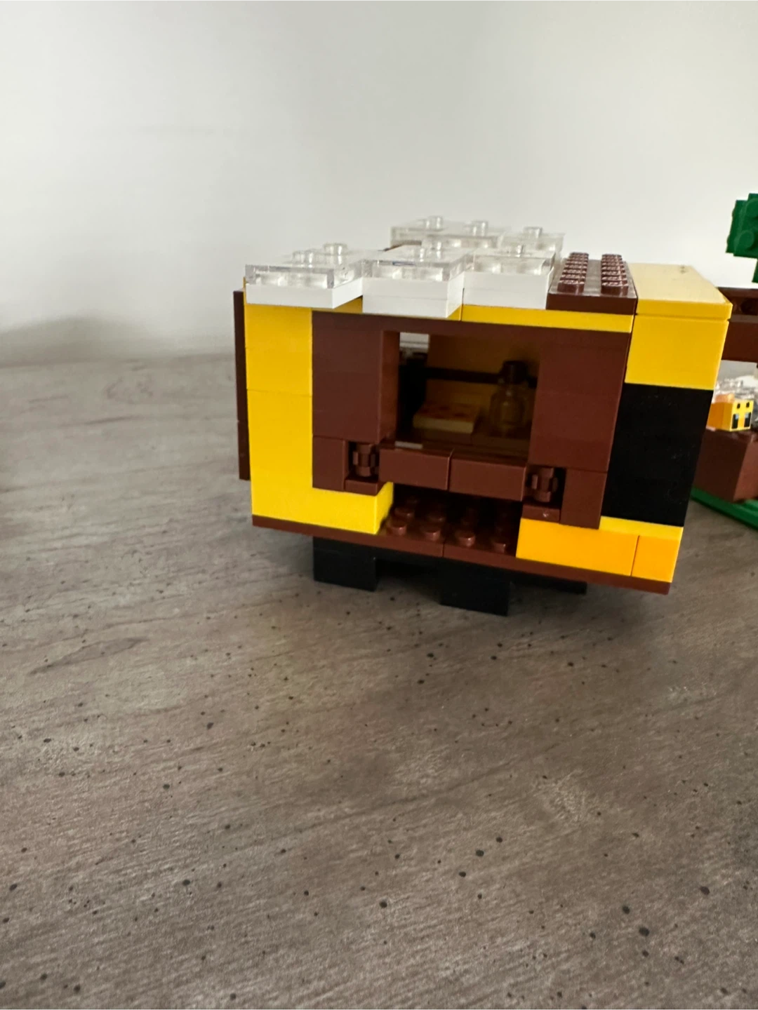 LEGO 21241 Minecraft The Bee Cottage - photo 5