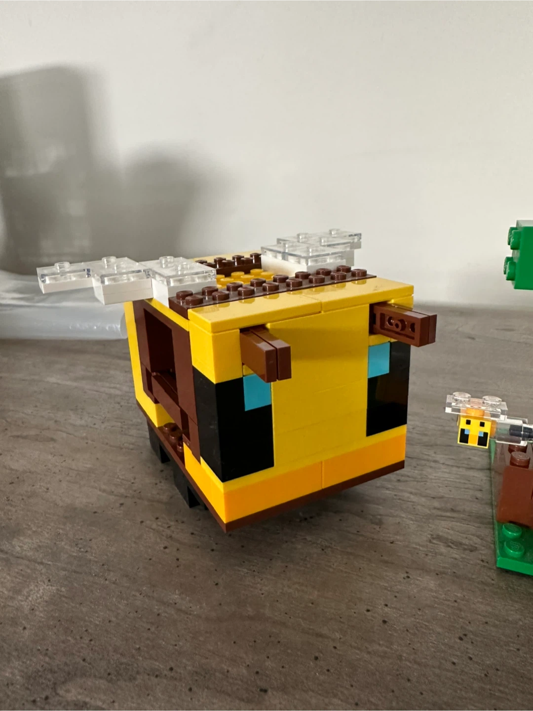 LEGO 21241 Minecraft The Bee Cottage - photo 4