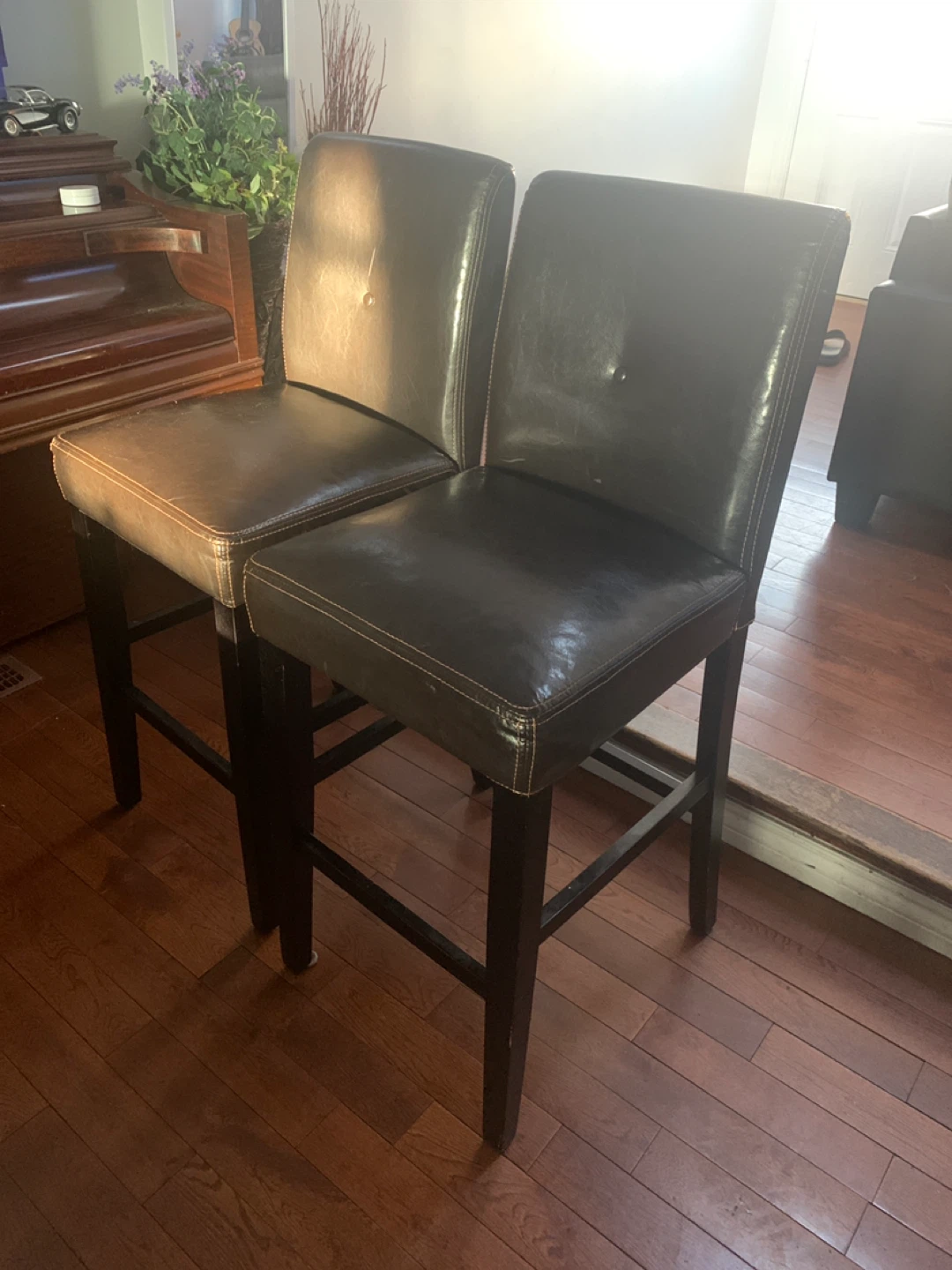 Set of 2 Black Faux Leather Bar Stools - photo 2