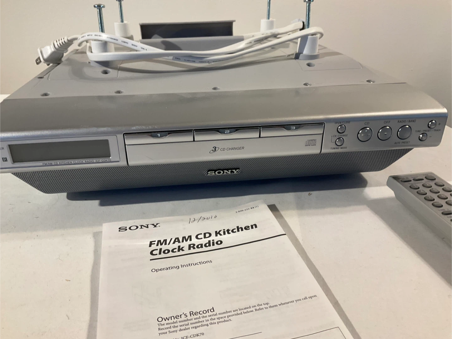 Sony FM/AM 3 CD Kitchen Clock Radio with Remote - photo 4