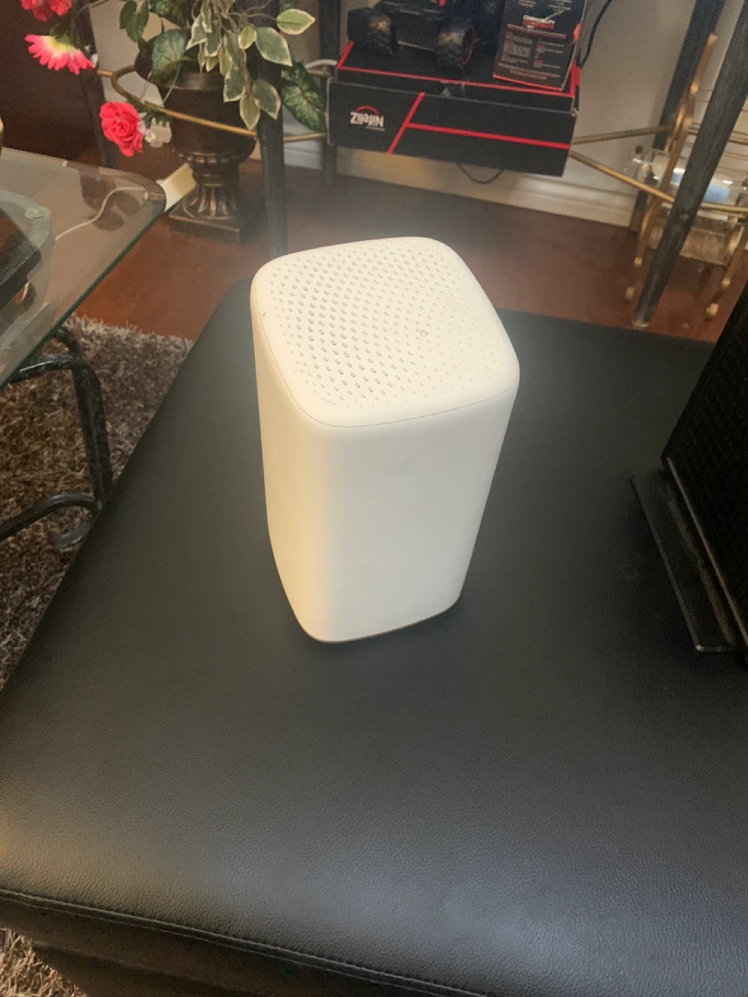 White Wireless Router - photo 5