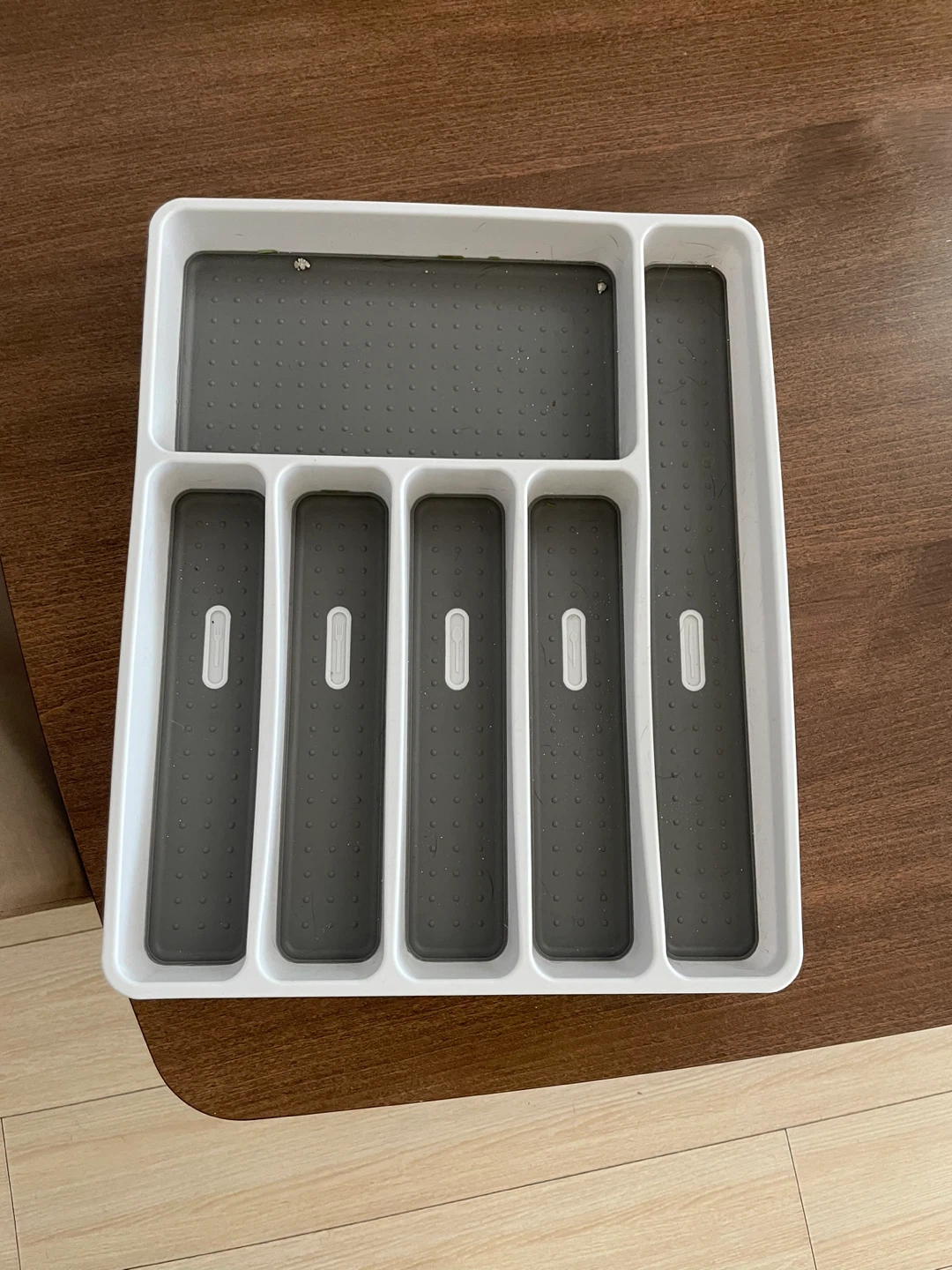 White and Grey Cutlery Organizer Tray