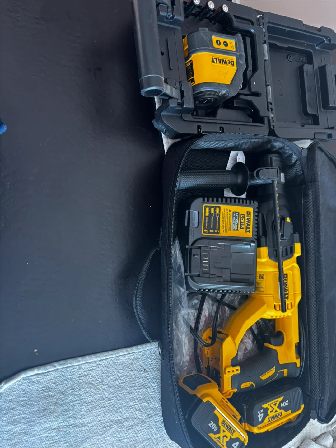 DEWALT 20V MAX Cordless Rotary Hammer Kit with (2) 4Ah Batteries