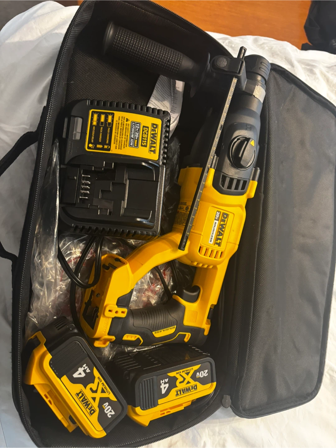 DEWALT 20V MAX Cordless Rotary Hammer Kit with (2) 4Ah Batteries - photo 3