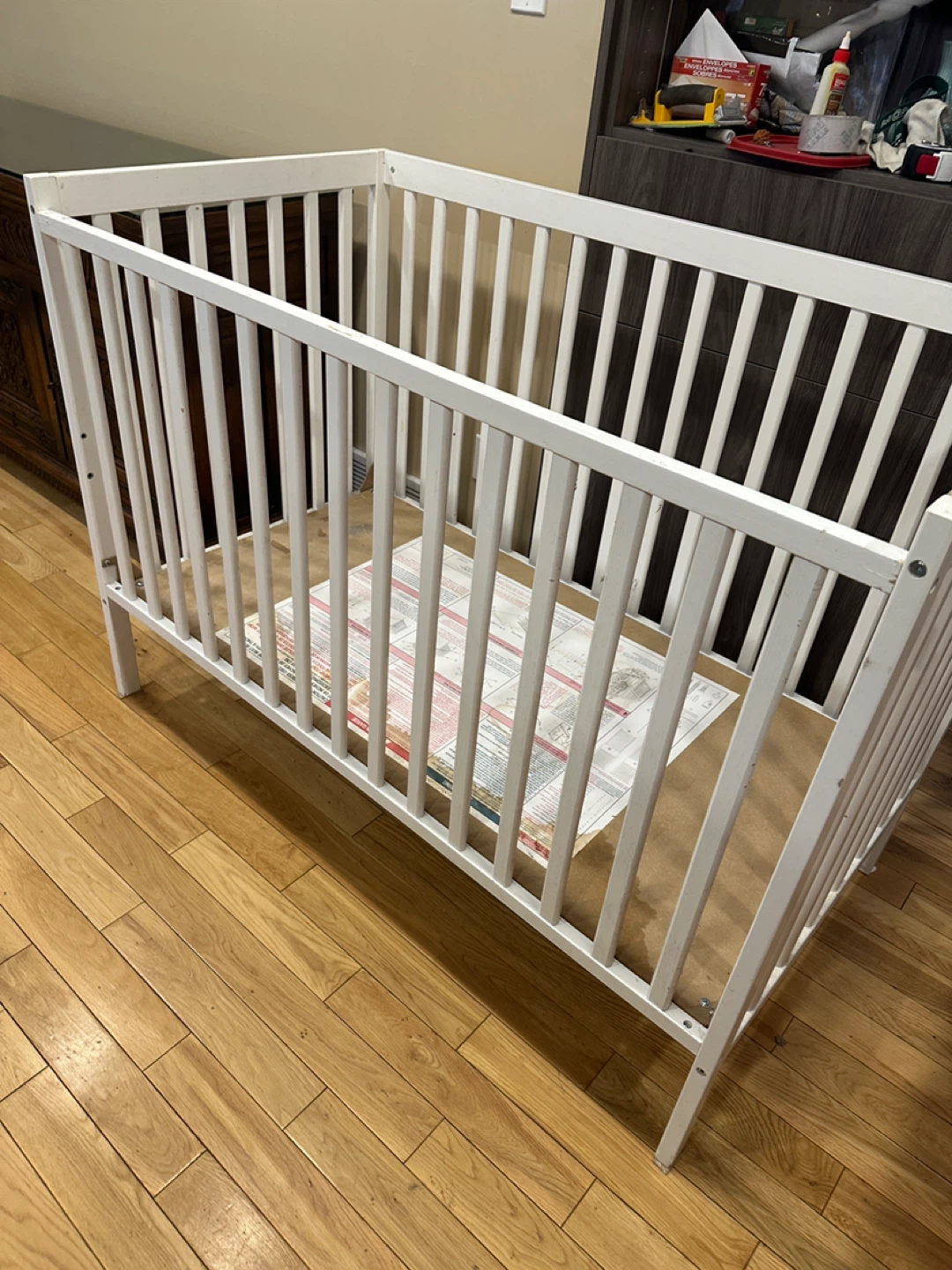 White Solid Baby Crib with Adjustable Height (CAN DELIVER) - photo 4