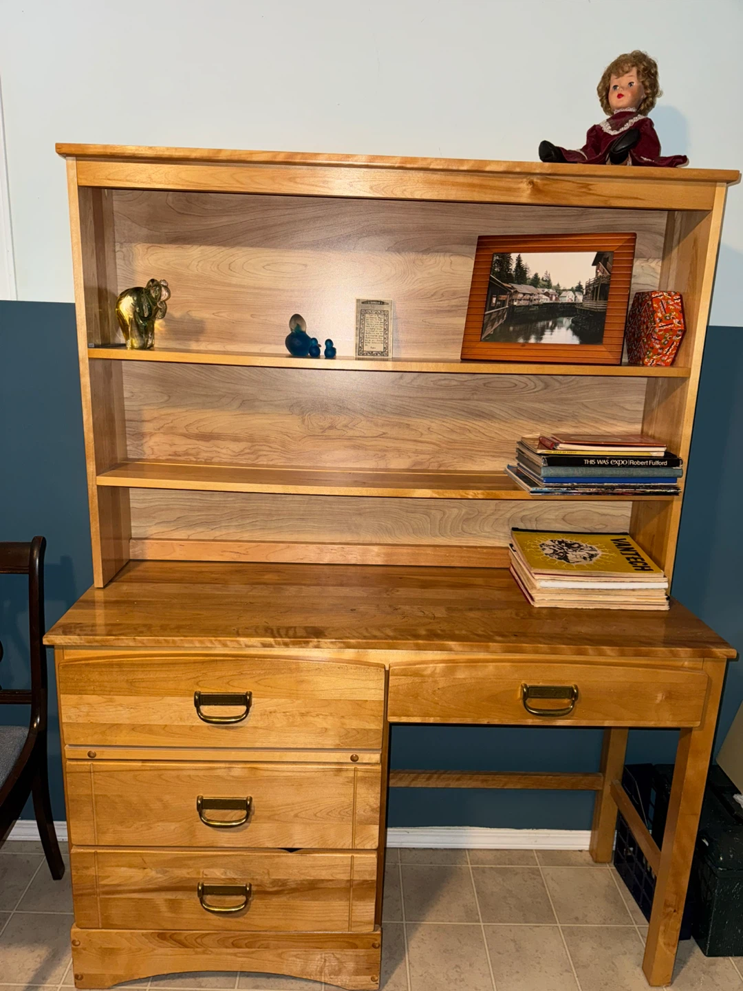 Solid Wood Writing Desk with Hutch