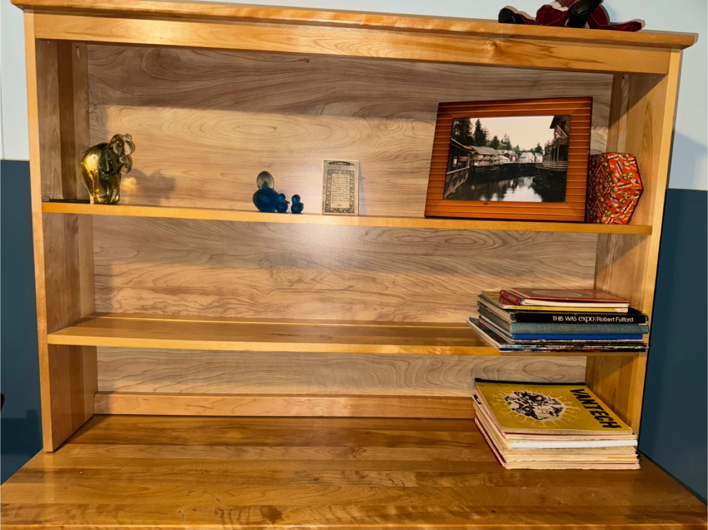 Solid Wood Writing Desk with Hutch - photo 2