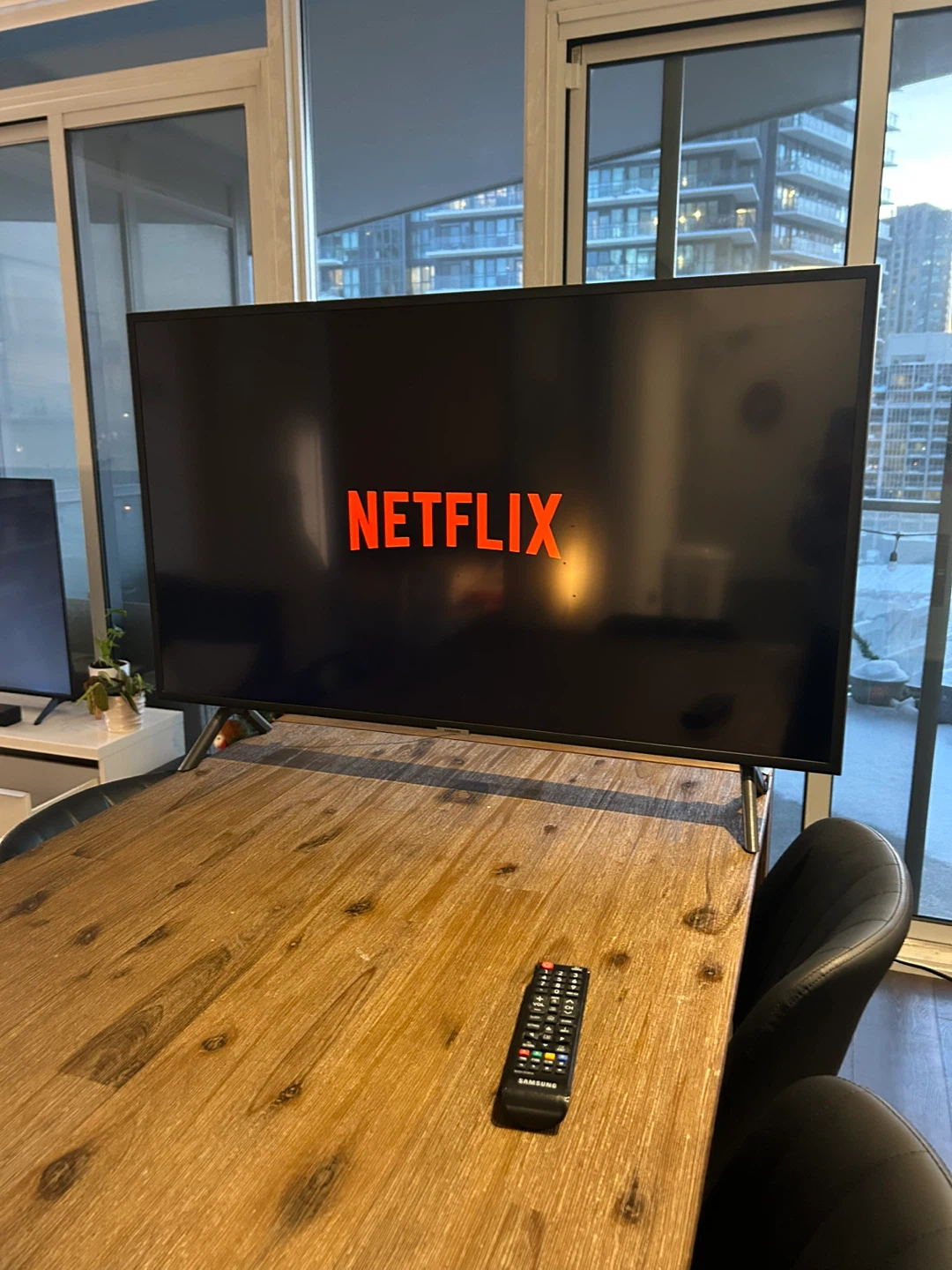 40" Samsung Smart TV with Remote - photo 2