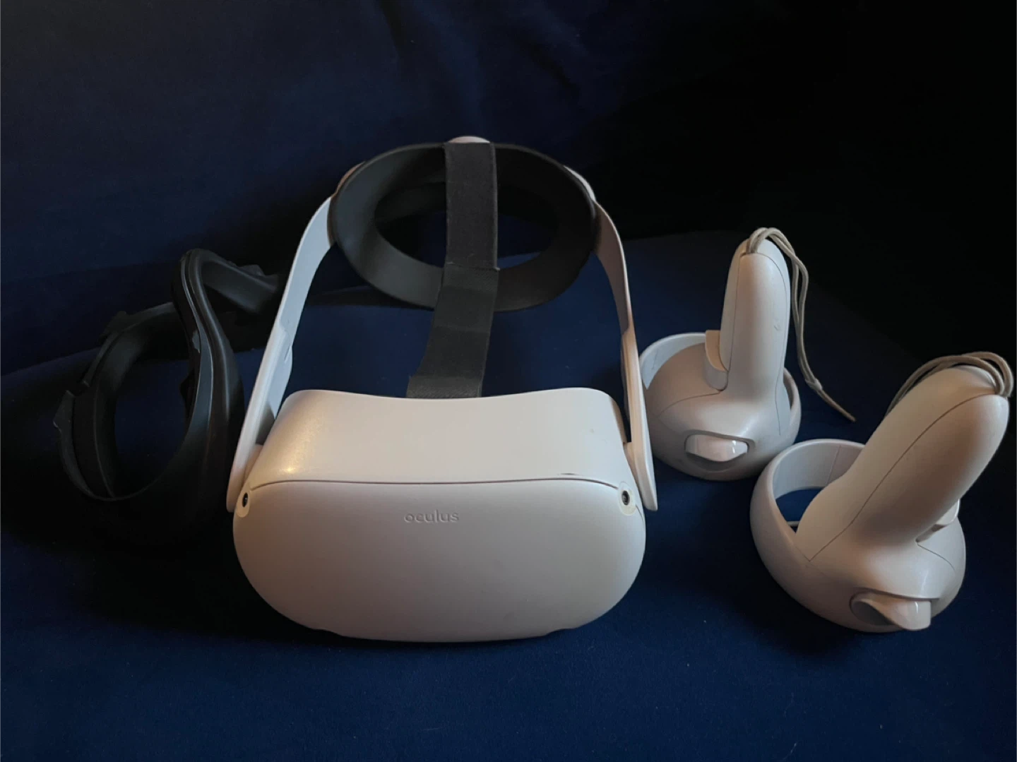 Oculus Quest 2 VR Headset with Controllers