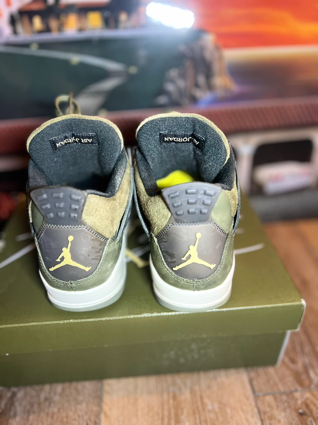 Air Jordan 4 Retro SE Craft "Medium Olive" Shoes Size 10.5 - photo 2