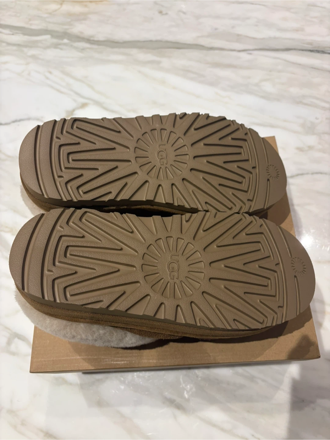 UGG Brown Suede Sheepskin Lined Slippers - photo 4