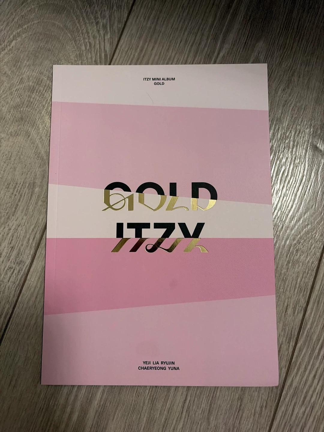 ITZY Mini Album Pink GOLD K-Pop Album