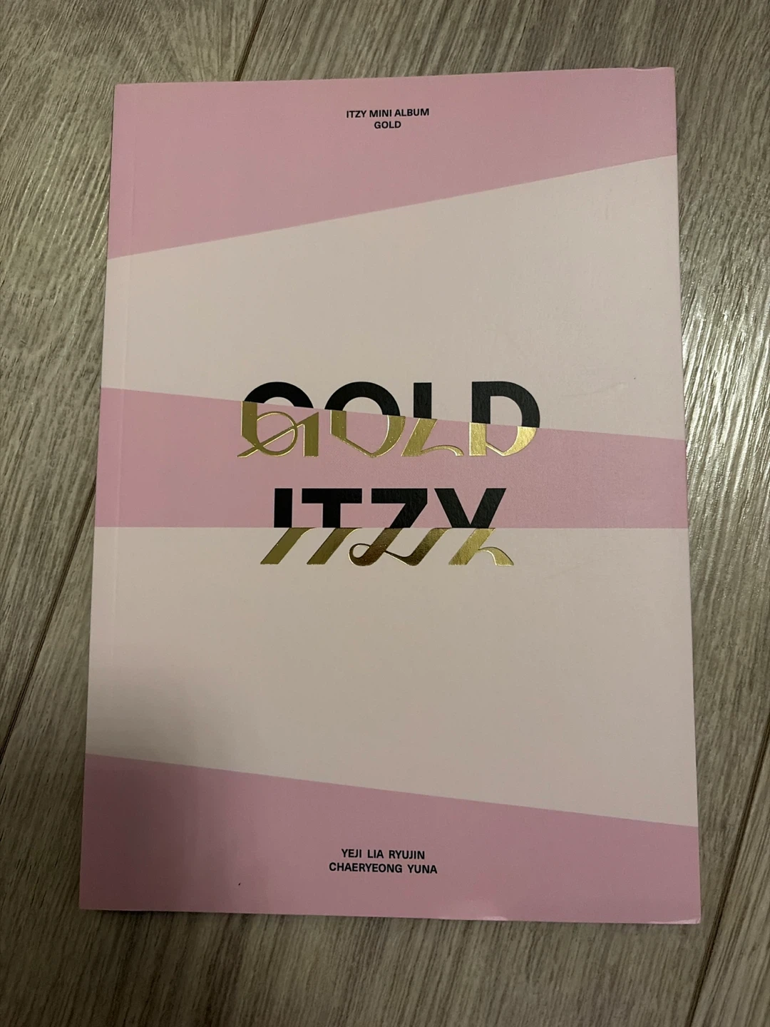 ITZY Mini Album White GOLD