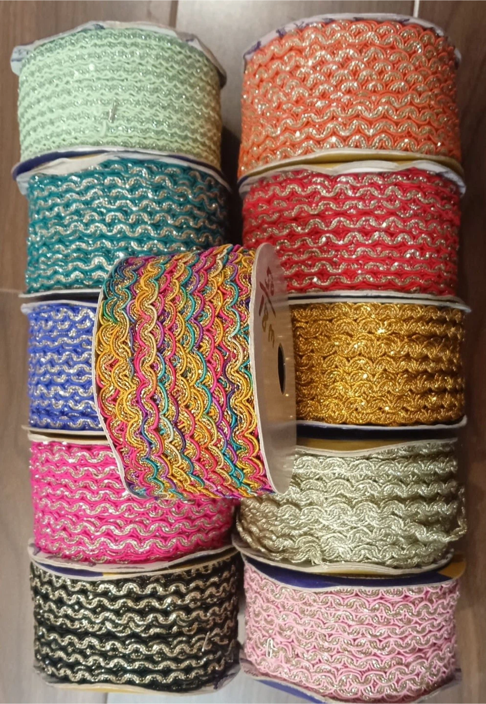 Assorted colours thin laces