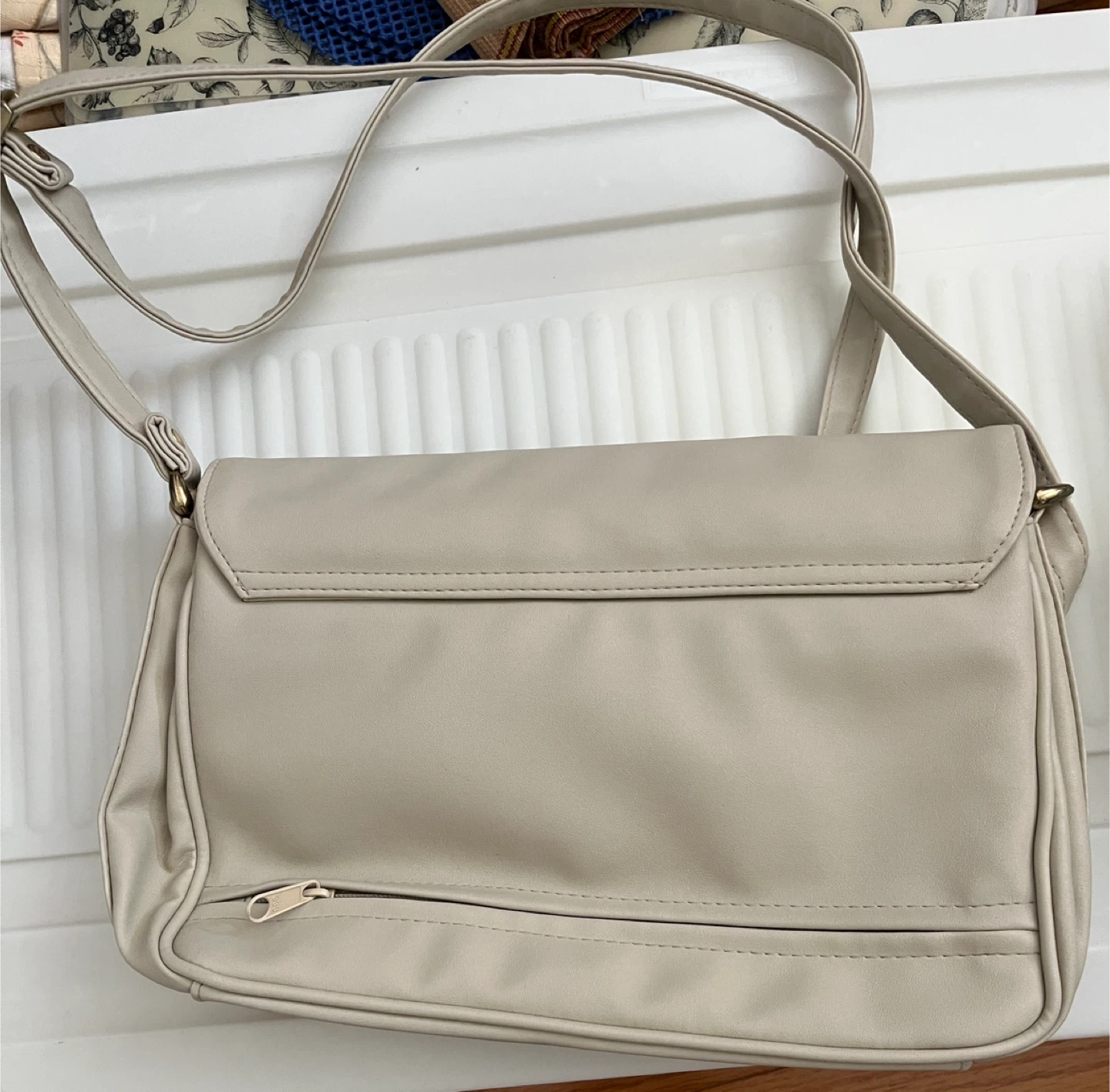 Beige Faux Leather Crossbody Bag with Gold Clasp - photo 2