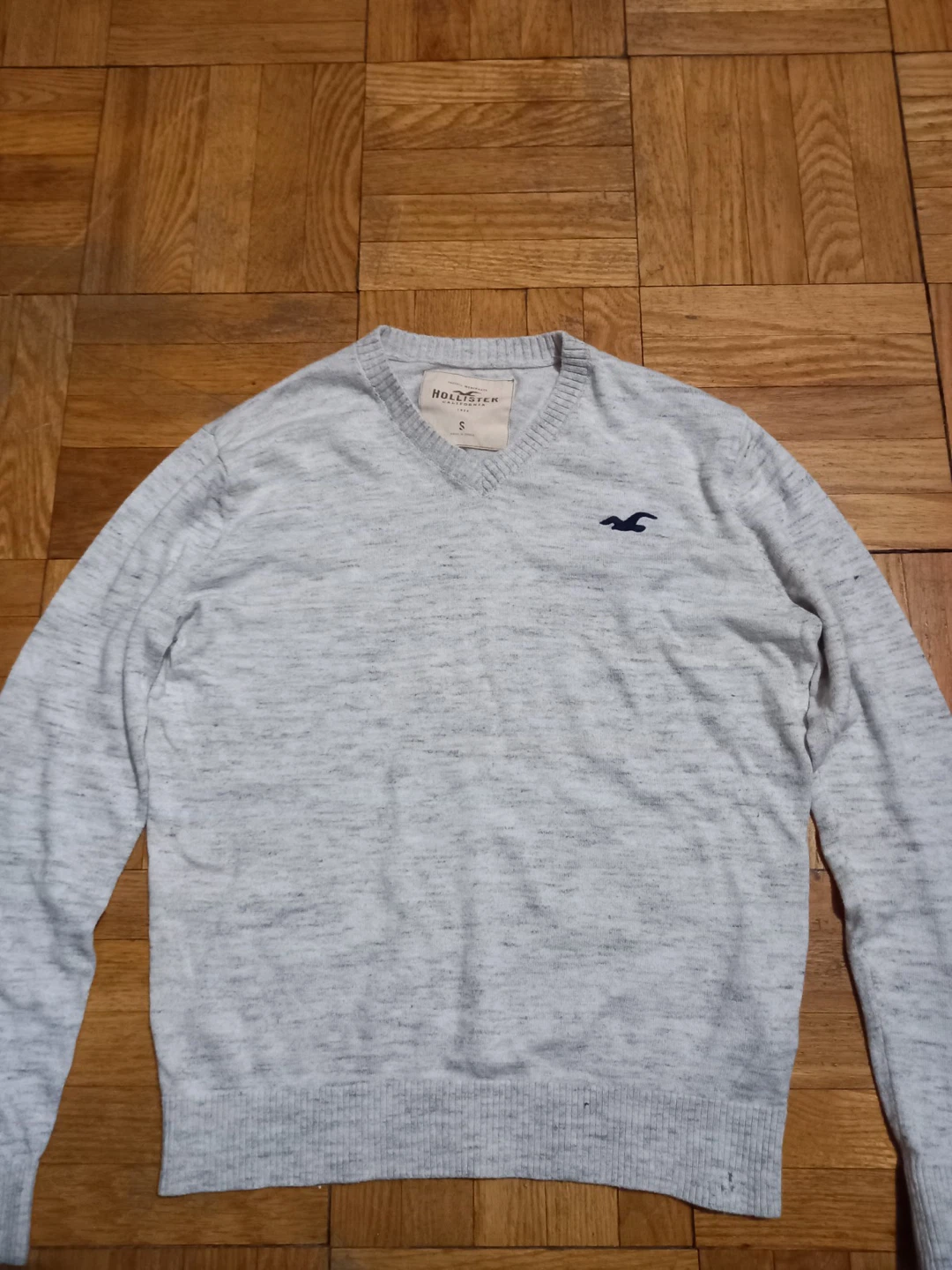 Hollister V-Neck Sweater - Size S - photo 2