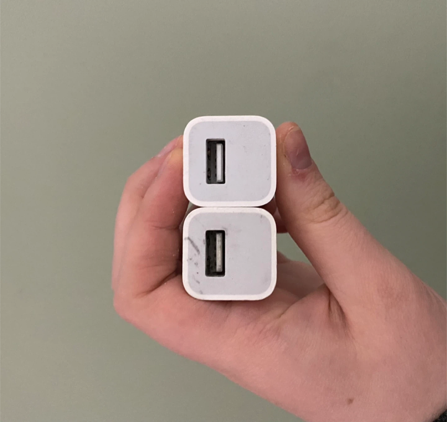 2 apple USB plugs 🧡