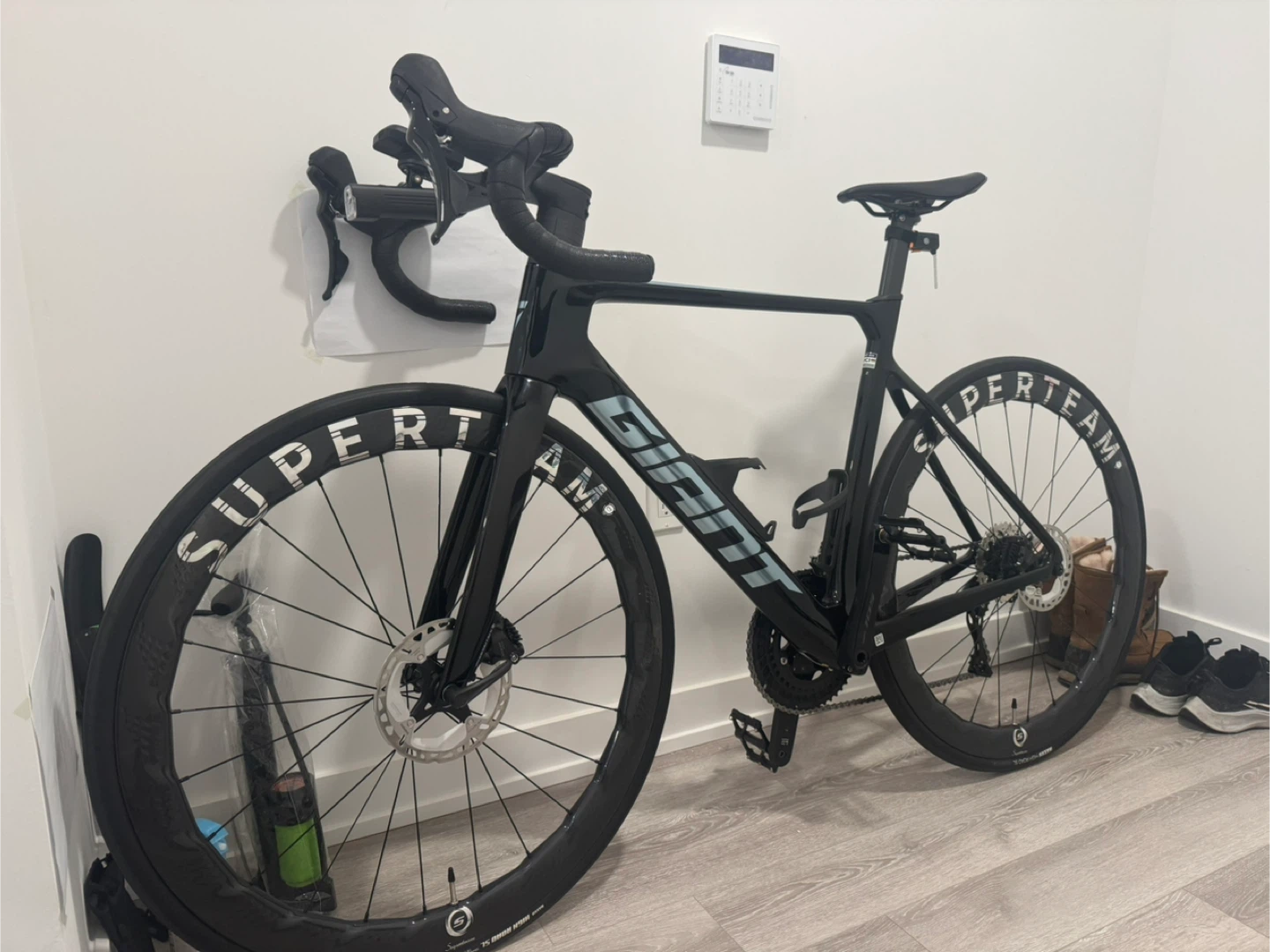 Giant Propel Advanced 2 Road Bike - Excellent Condition