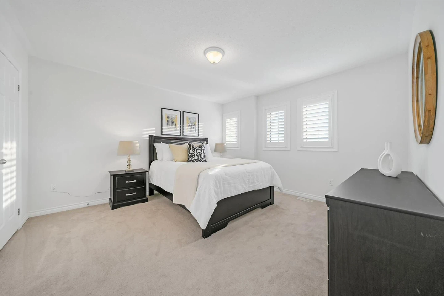 Dark Wood Queen Bed set - photo 2