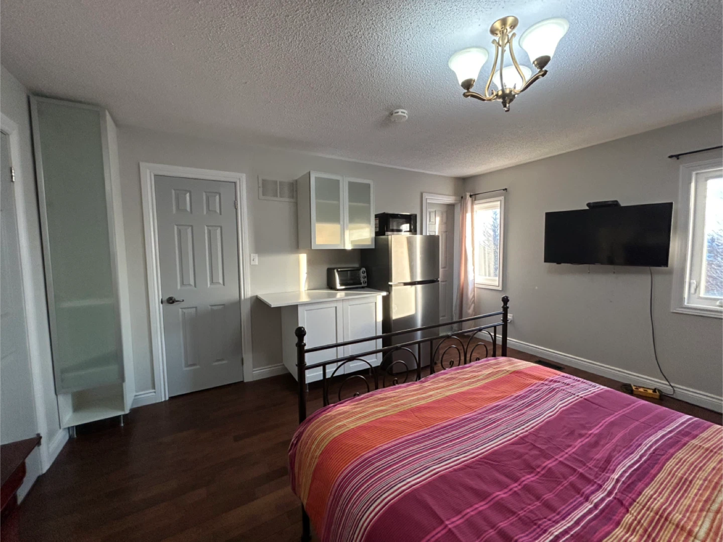 Private Bedroom + Private Bathroom + Walk in Closet for Rent - photo 4