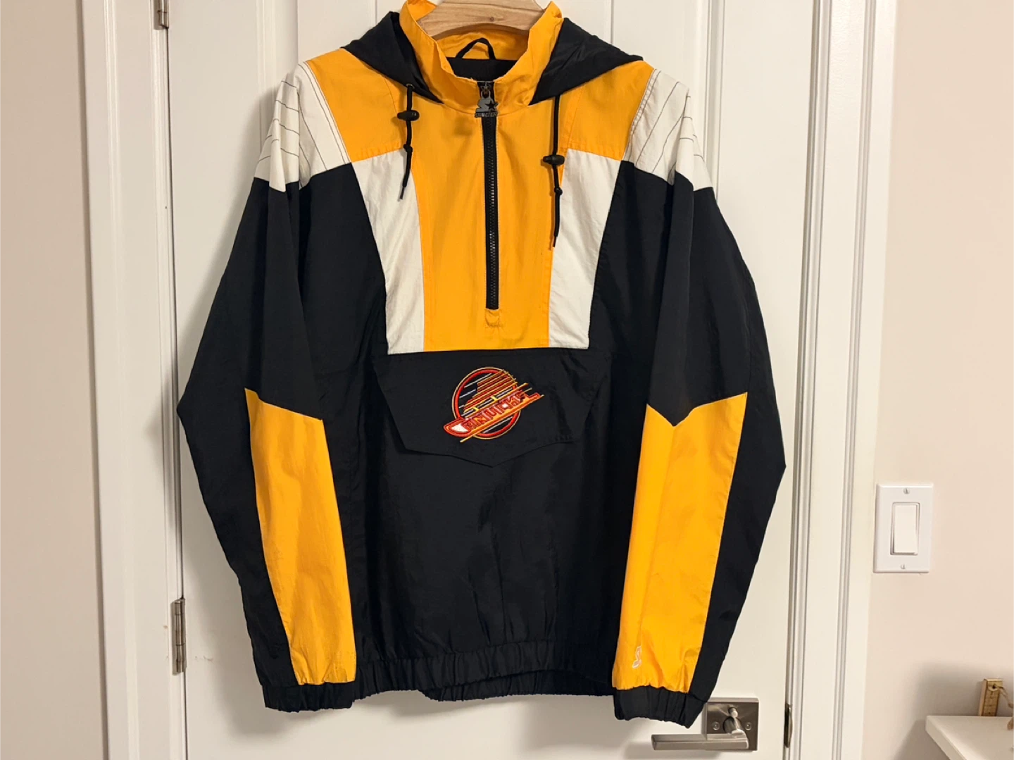Starter Vancouver Canucks Vintage Skate Logo Winter Jacket XL