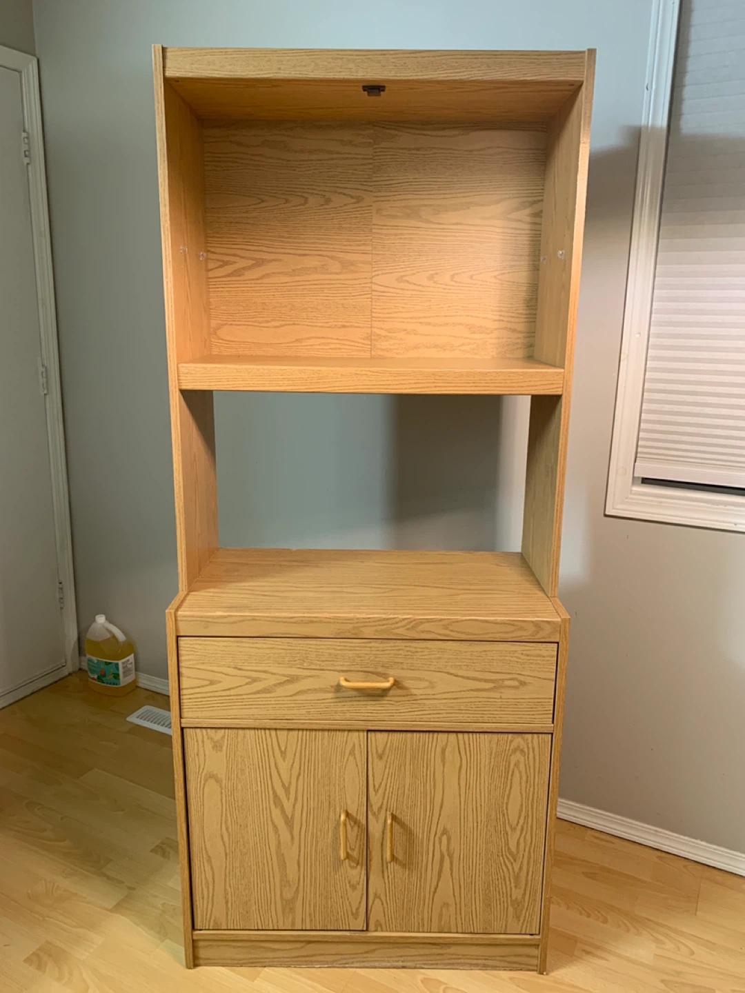 Oak laminate hutch with drawer and cabinets
