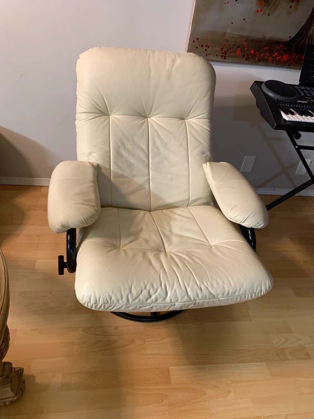 Cream Leather Swivel Recliner Chair - photo 2