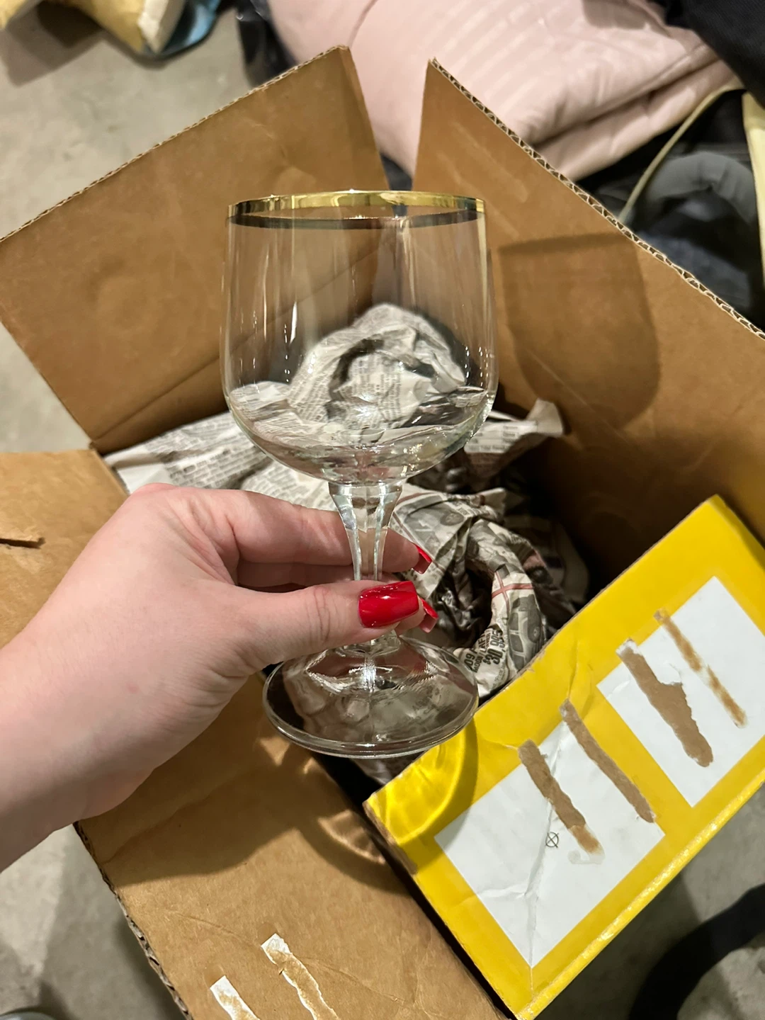 Gold Rimmed Wine Glass free - photo 2
