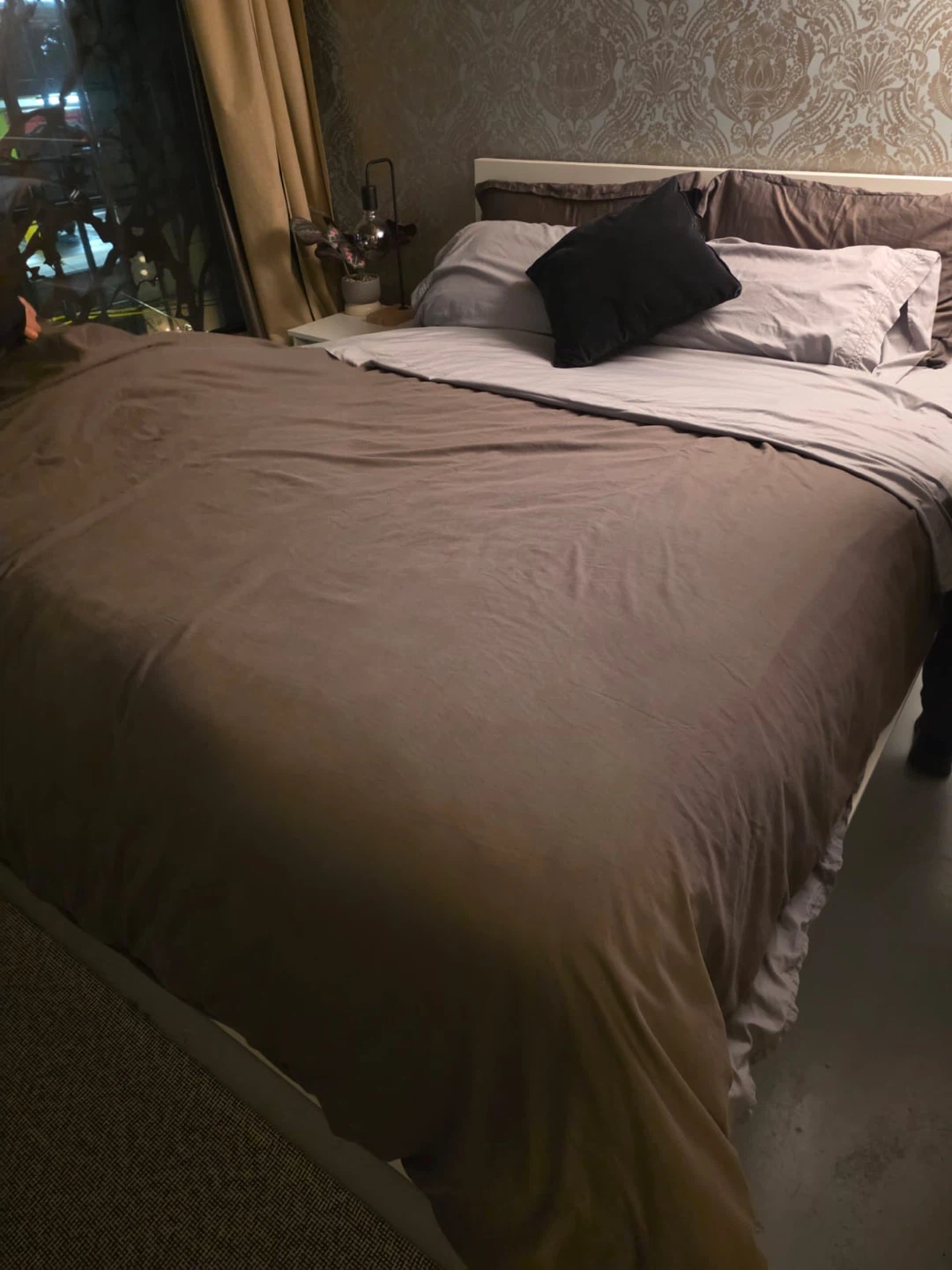 Queen IKEA malm hydraulic storage bed