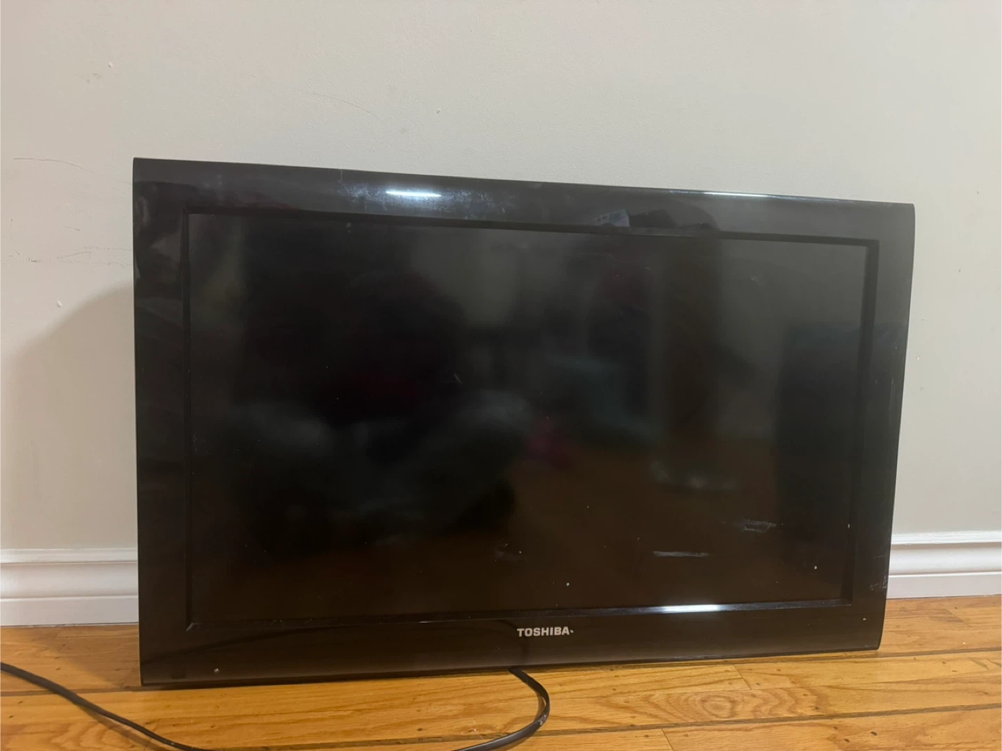Toshiba 32-inch Flat Screen TV
