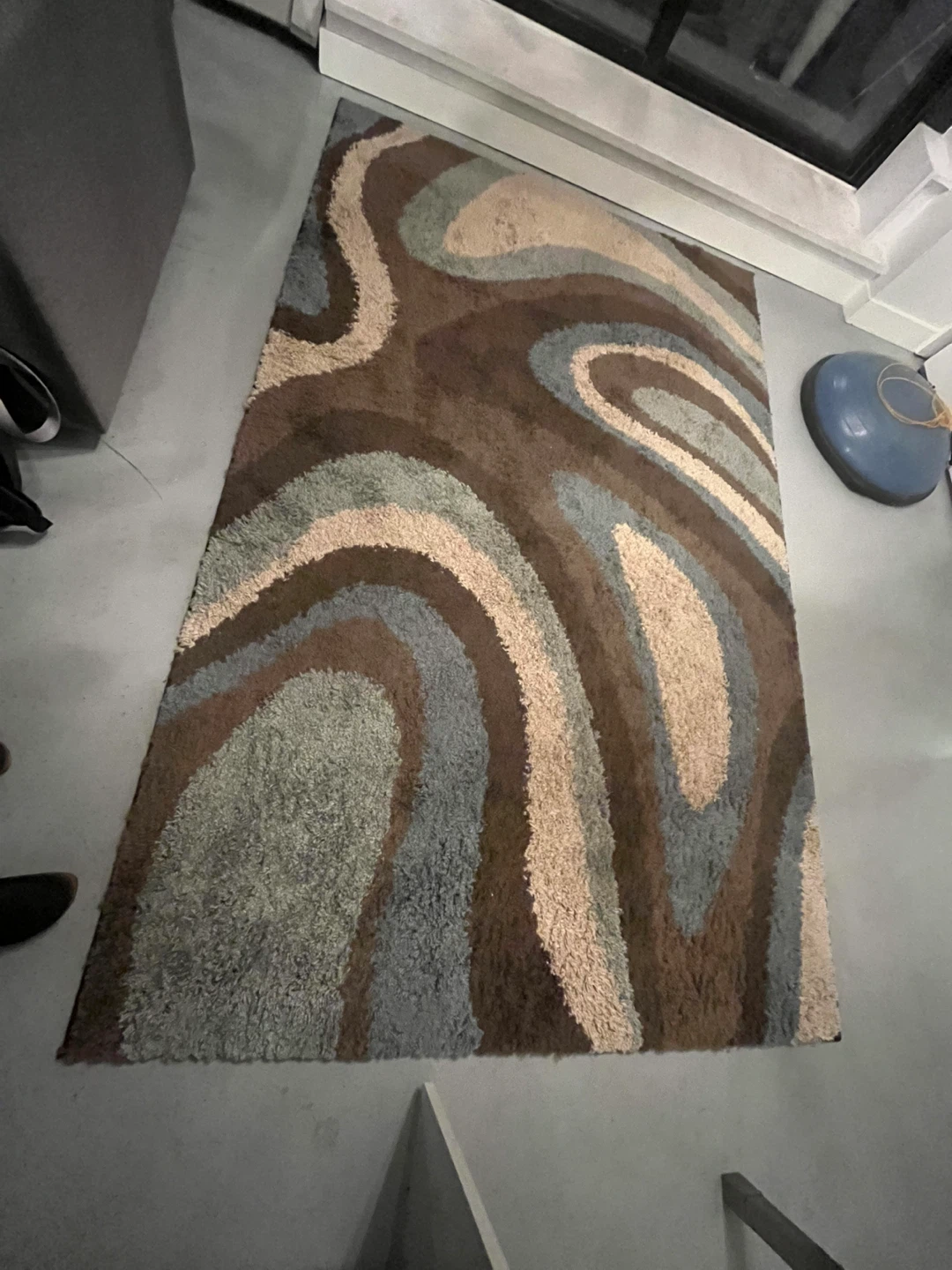 Shag Rug with Swirl Pattern