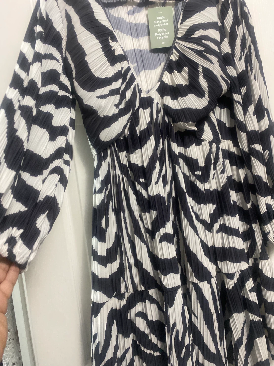 H&M Zebra Print Pleated Midi Dress - photo 3