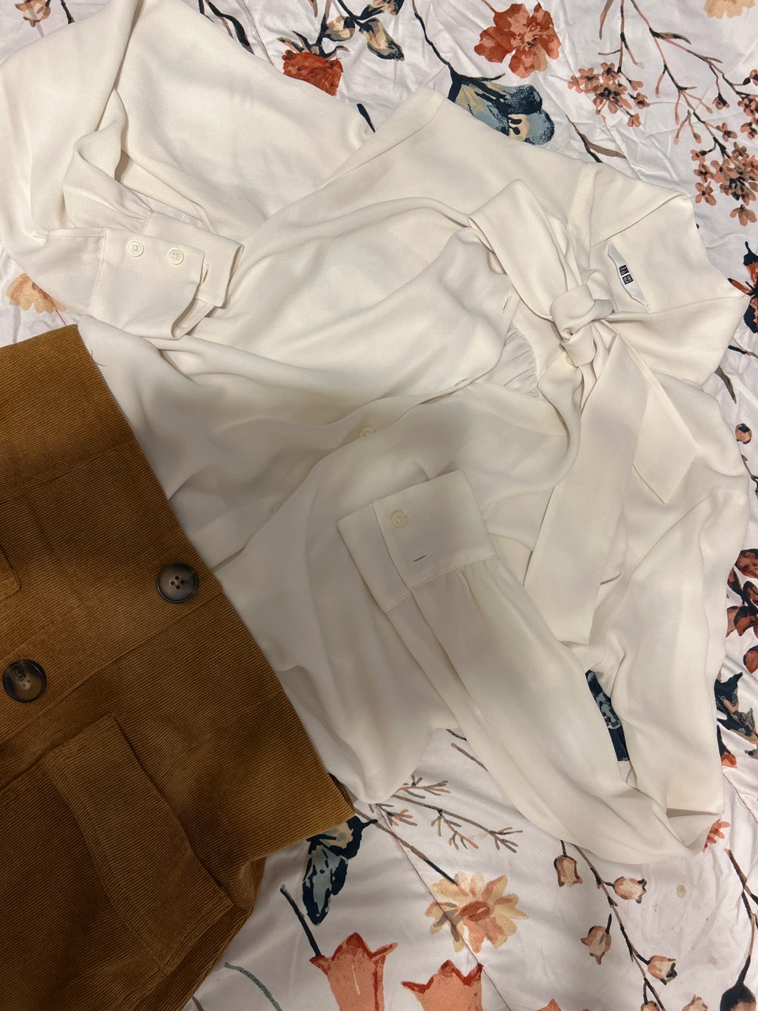 UNIQLO White Bow Blouse and Essue Brown Corduroy Skirt - photo 2